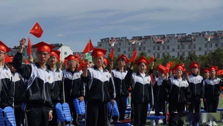 石川佳纯:穿着白色高跟鞋散发迷人魅力!31岁退役乒乓女神仍旧迷人